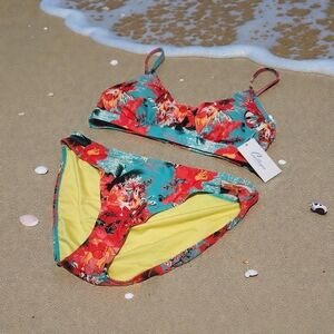 NWT Colloyes / Calypsa Floral Bikini Set